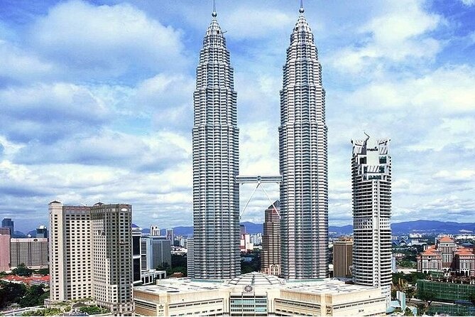 LUXURY VIP bus: Kuala Lumpur (KL) guided day tour from Singapore - Crossing the Singapore–Malaysia border without the stress
