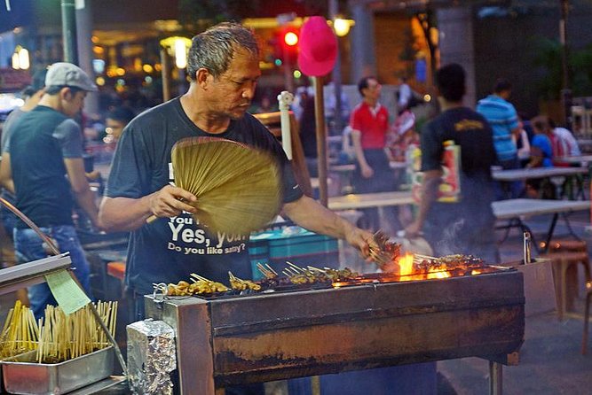 Singapore Nightlife: Street Food, Night Views and Drinks - Why a 6:30 pm start makes sense here