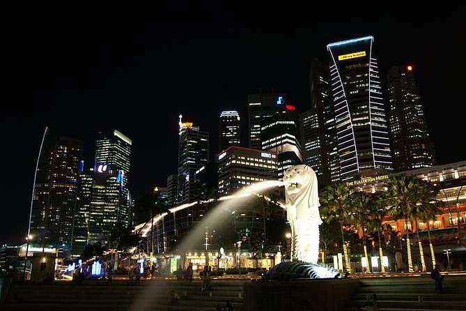 Singapore Nightlife: Street Food, Night Views and Drinks - Singapore River drink time: alfresco calm in the middle of the night