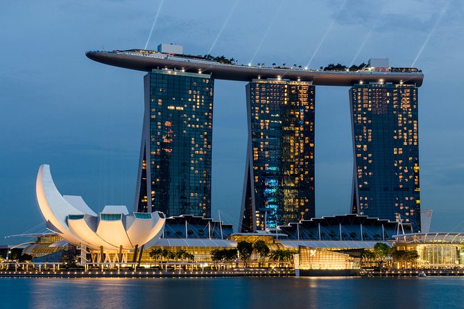 Singapore Photography Masterclass - Private Photography Lesson - Helix Bridge and the Marina Bay glow: settings practice you can feel