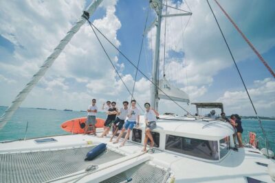 Singapore Sunset and Moring Cruise On A Luxury Catamaran - Entering the boat experience: what’s included, what you pay for, and the footwear rule